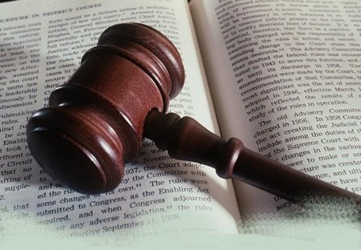 Работники судов требуют повышения зарплат