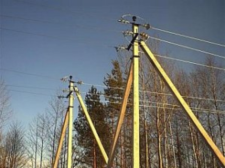 Ураганный ветер: без электричества в Латвии остались 4500 семей