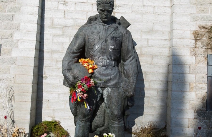 В Эстонии осквернен памятник Воину-освободителю