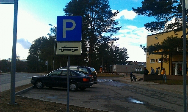 В Латвии обнаружили парковку только для кабриолетов (АУДИО)