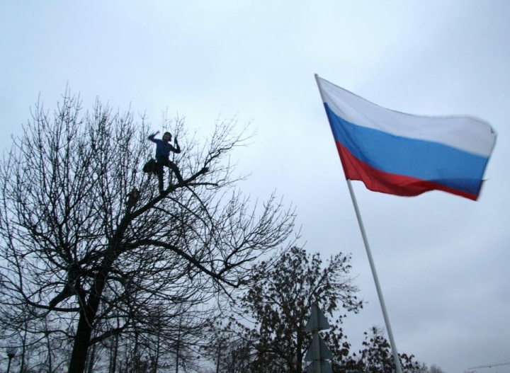 Выборы в РФ: наблюдатели рапортуют от тысячах нарушений