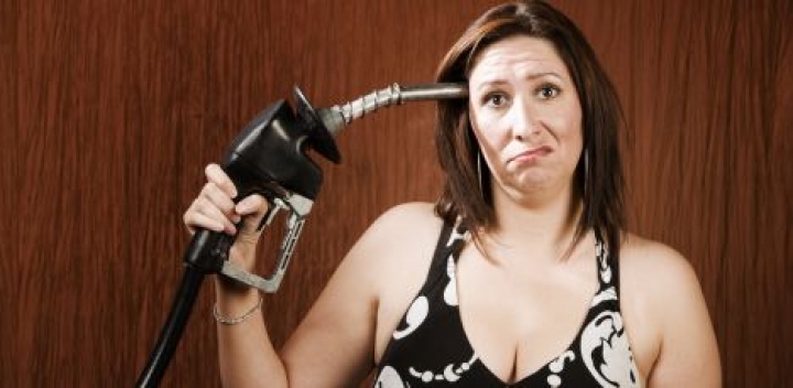 Латвийцы считают цену на бензин неадекватной