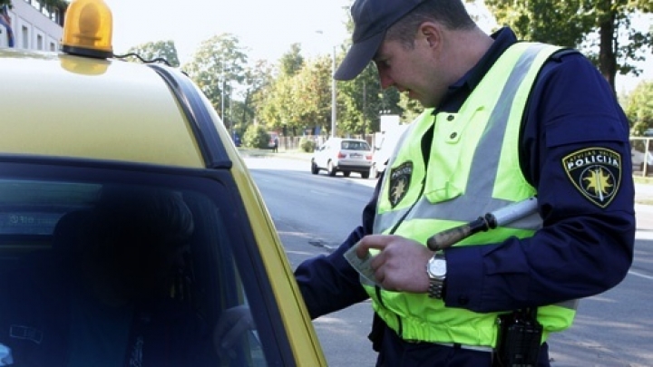 Автоводителей не заставят возить с собой алкометры
