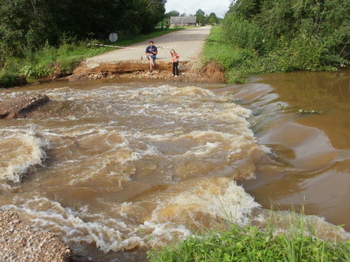 Нескольким домам в Крустпилской волости угрожает наводнение