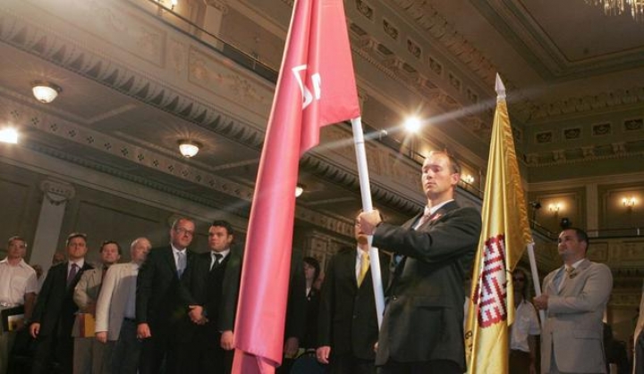 Нацблок добивается отмены вида на жительство за недвижимость