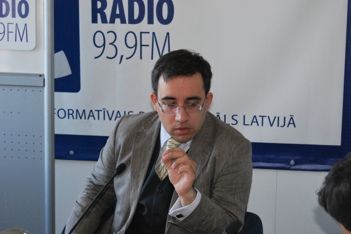 Россия просит ЕС вступиться за своих историков