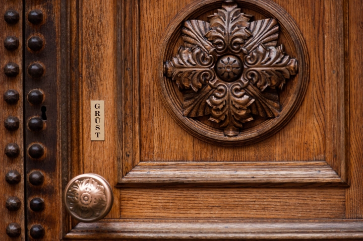 Двери Сейма отремонтируют за 1500 латов