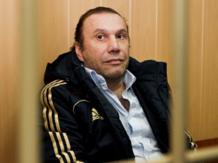 Виктор Батурин уже неделю находится в психбольнице