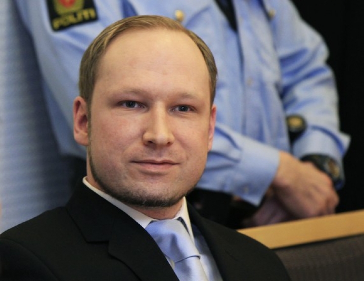 Через банковские счета в Латвии и других странах Брейвик получил миллионы крон