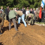 В Ропажи перезахоронили останки советских воинов (ФОТО)