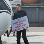 Сломавшие мяч Евро-2012 подверглись публичному наказанию