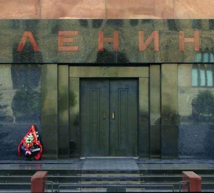Более половины россиян хотят похоронить Ленина