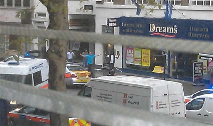 Лондонская полиция арестовала захватившего заложников мужчину