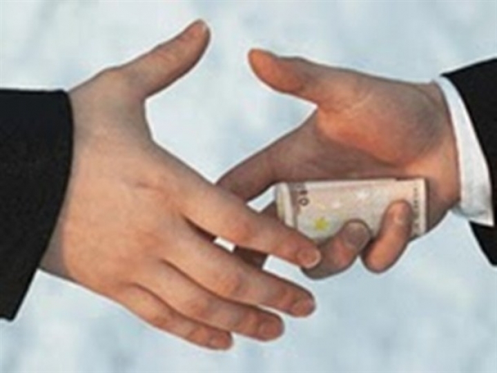 KNAB взялся за пациентов с «конвертами» для врачей