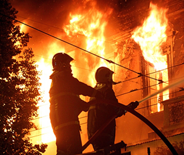 В пожаре на московском рынке погибли 12 человек