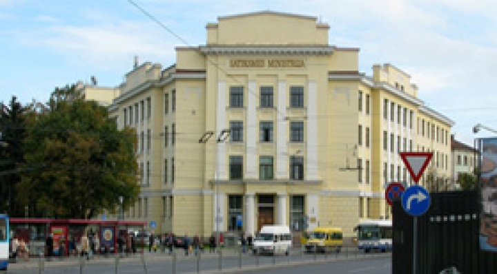 Минсообщения подбивает министерства летать самолетами airBaltic