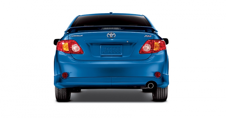 Злоумышленники напали на Toyota Corolla