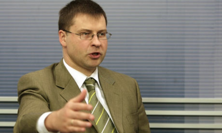 Домбровскис не может повысить минимальную зарплату