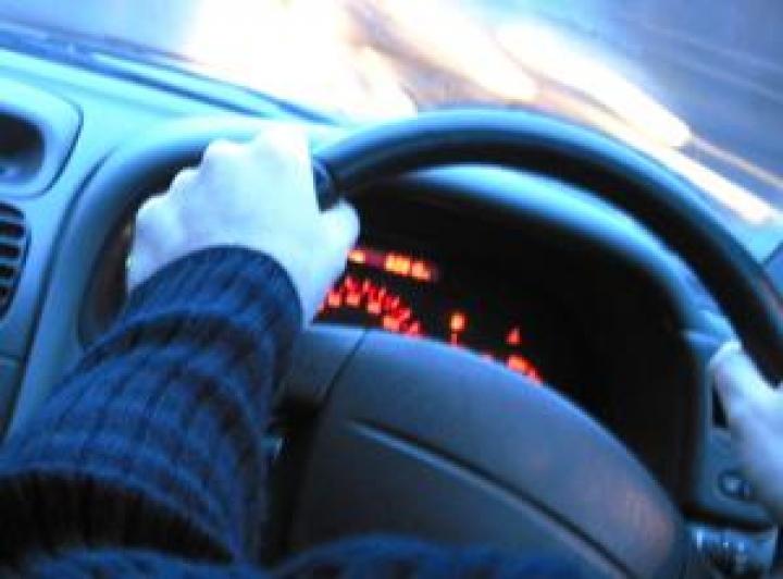 Пьяный мужчина на угнанном авто врезался в дом