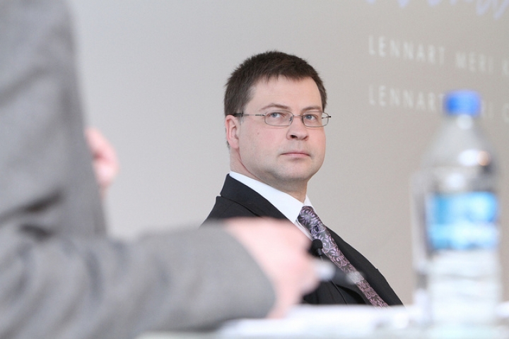 Премьер-министр считает абсурдной плату за прослушивание радио