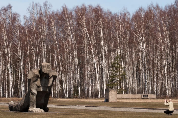 Неизвестные осквернили могилы узников Саласпилсского концлагеря (ФОТО)