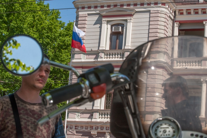 Латвийские байкеры прокатились в защиту арестованных в Ираке россиян (ФОТО)