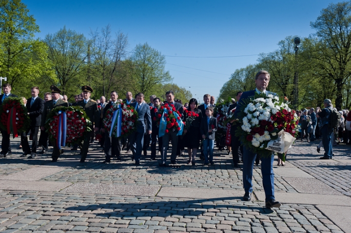 Ушаков призвал не делить людей по национальности и языку