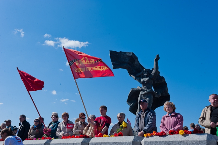 Ушаков и послы возложили венки к монументу воинам-освободителям (ФОТО, ВИДЕО)