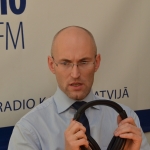 Министр экономики раскритиковал смену правления Pasažieru vilciens