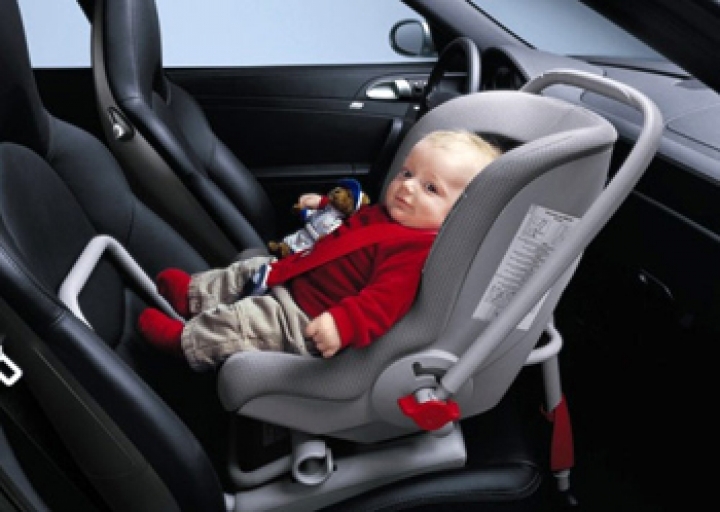 Рижанка на час оставила в машине полугодовалого ребенка