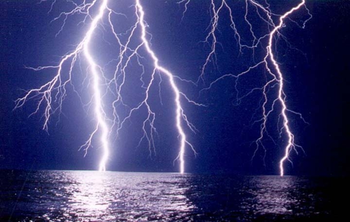 В Москве молния убила 25-летнюю девушку