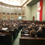 Сейм Польши одобрил повышение пенсионного возраста