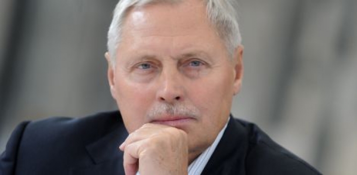 Бизнесмен: Домбровскис служит Брюсселю, а не Латвии