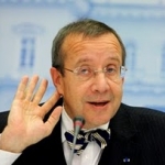 Латвийцы пристально следят за активностью эстонского президента