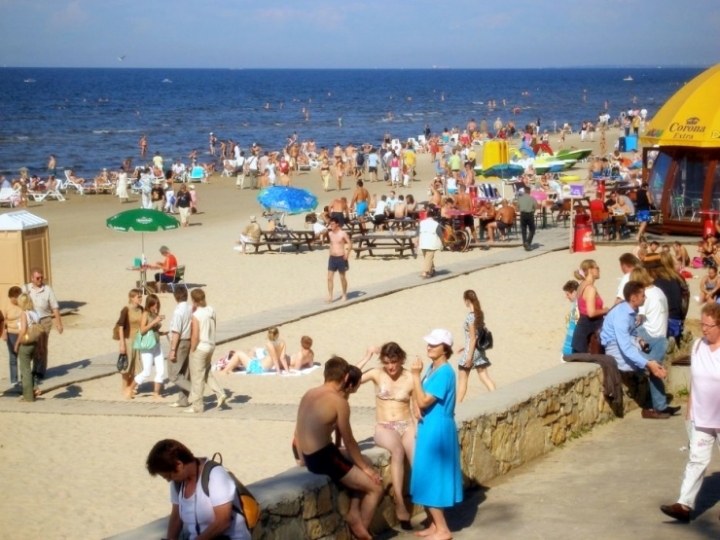 Отдыхающим в Юрмале пожилым и инвалидам негде переодеться