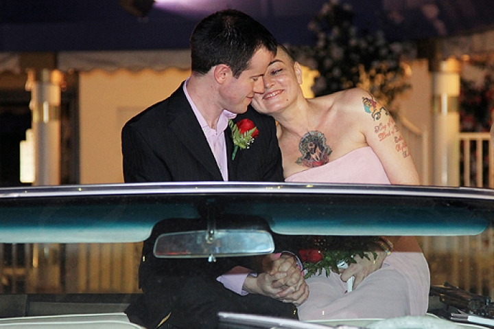 В фиктивные браки за границей теперь вступают и мужчины