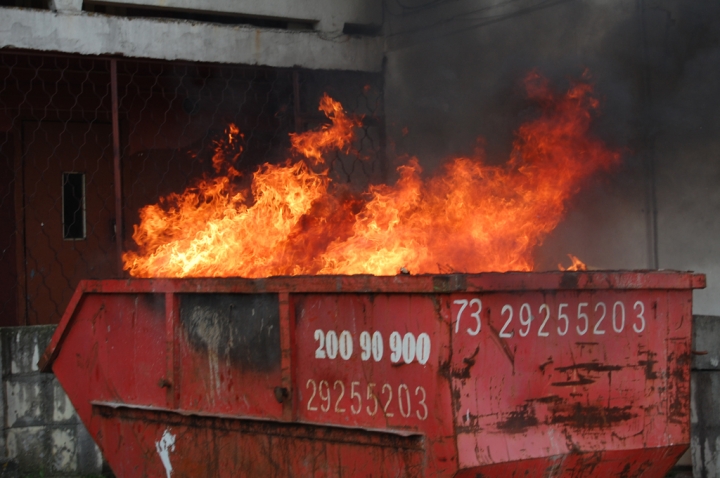 В Плявниках подожгли мусорный контейнер (АУДИО; ФОТО)