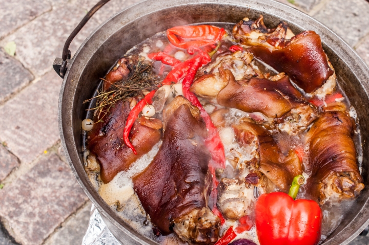 В Латвии самая дорогая еда и напитки в Балтии