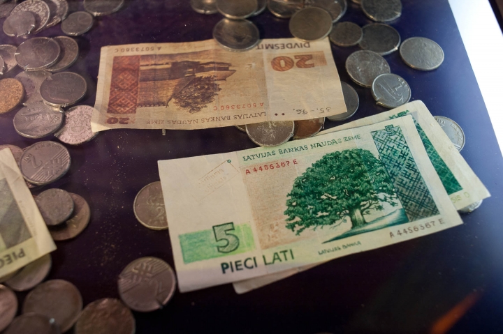 Опрос: Латвии необходимо дополнительное финансирование