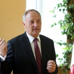 Президент не хочет референдума о присоединении к еврозоне