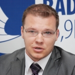Райвис Дзинтарс с соседями говорит по-русски и слушает радио Baltkom (АУДИО, ВИДЕО)