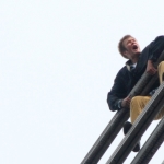 «ЧЕЛОВЕК-ПАУК» СПРЫГНУЛ С ВАНТОВОГО МОСТА