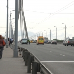 Пилоны Вантового моста могут обнести колючей проволокой (АУДИО)
