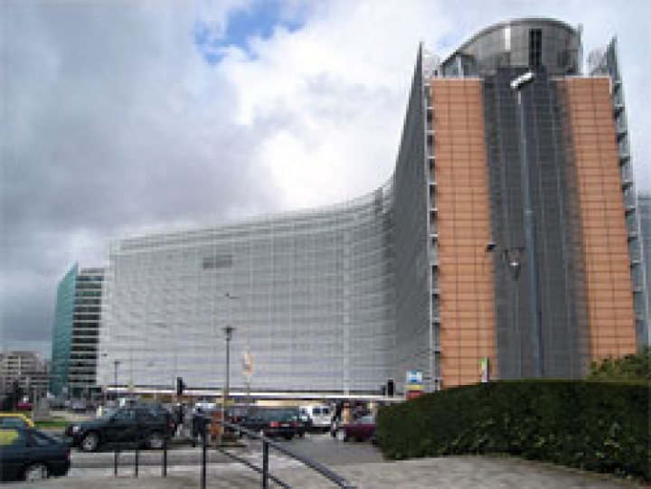 ЕК хочет получить право контролировать национальные бюджеты стран ЕС