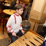 Школы должны покупать музыку для выпускных балов