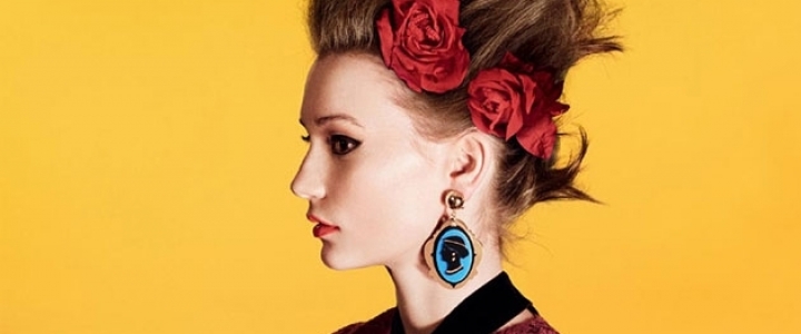 Бренд Miu Miu выпустил коллекцию современных камей