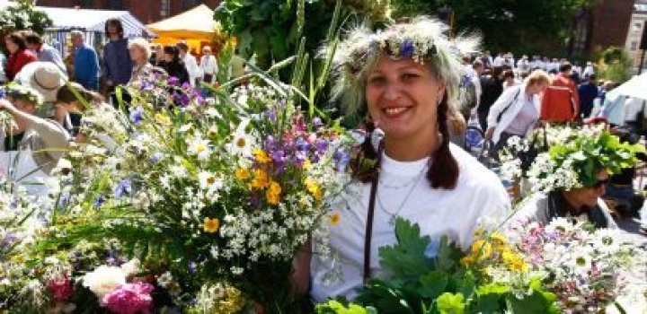 Латвийцы любят Лиго, несмотря на плохую погоду