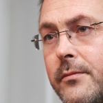 Депутат Лоскутов в свободное время косит траву