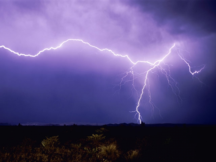 Синоптики обещают грозы и град