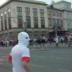Польские радикалы напали на российских фанатов в центре Варшавы (ВИДЕО)